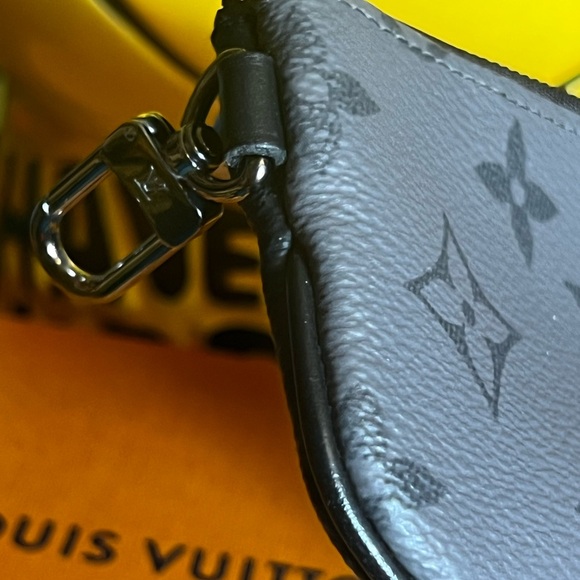 Louis V❌LIKE NEW❌Reverse Monogram Eclipse Trio Messenger Pouch - Picture 4 of 9